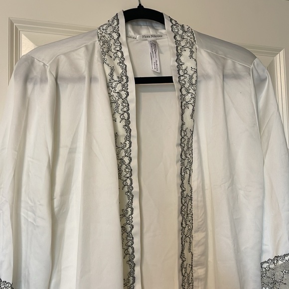 Flora Nikrooz white lace satin wrap robe - Picture 3 of 9